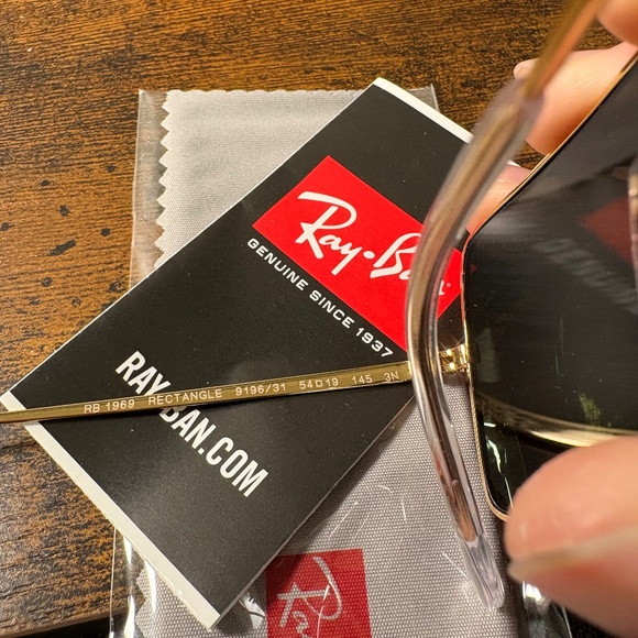 Ray-Ban Rectangle sunglasses (RB1969). Polished gold frame/G-15 green lenses - Picture 4 of 11